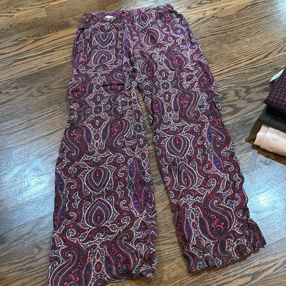 Elle Moss size Small. Paisley rayon pants